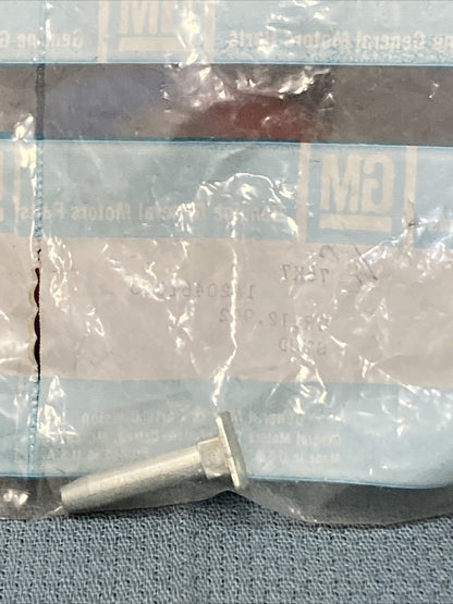 NEW GENUINE GM 20461010 STUD, MOLDING REAR QUARTER LOWER 1982-84 GR 12.942