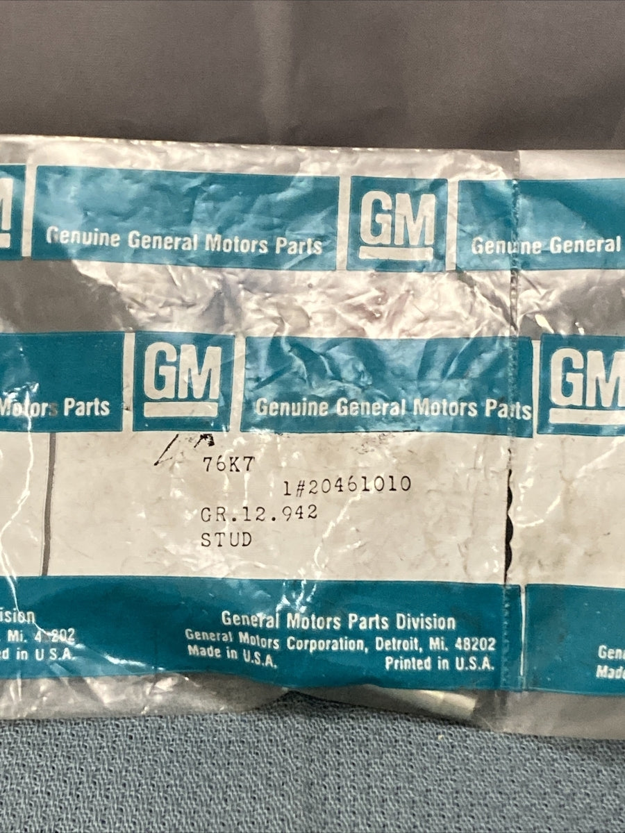 NEW GENUINE GM 20461010 STUD, MOLDING REAR QUARTER LOWER 1982-84 GR 12.942
