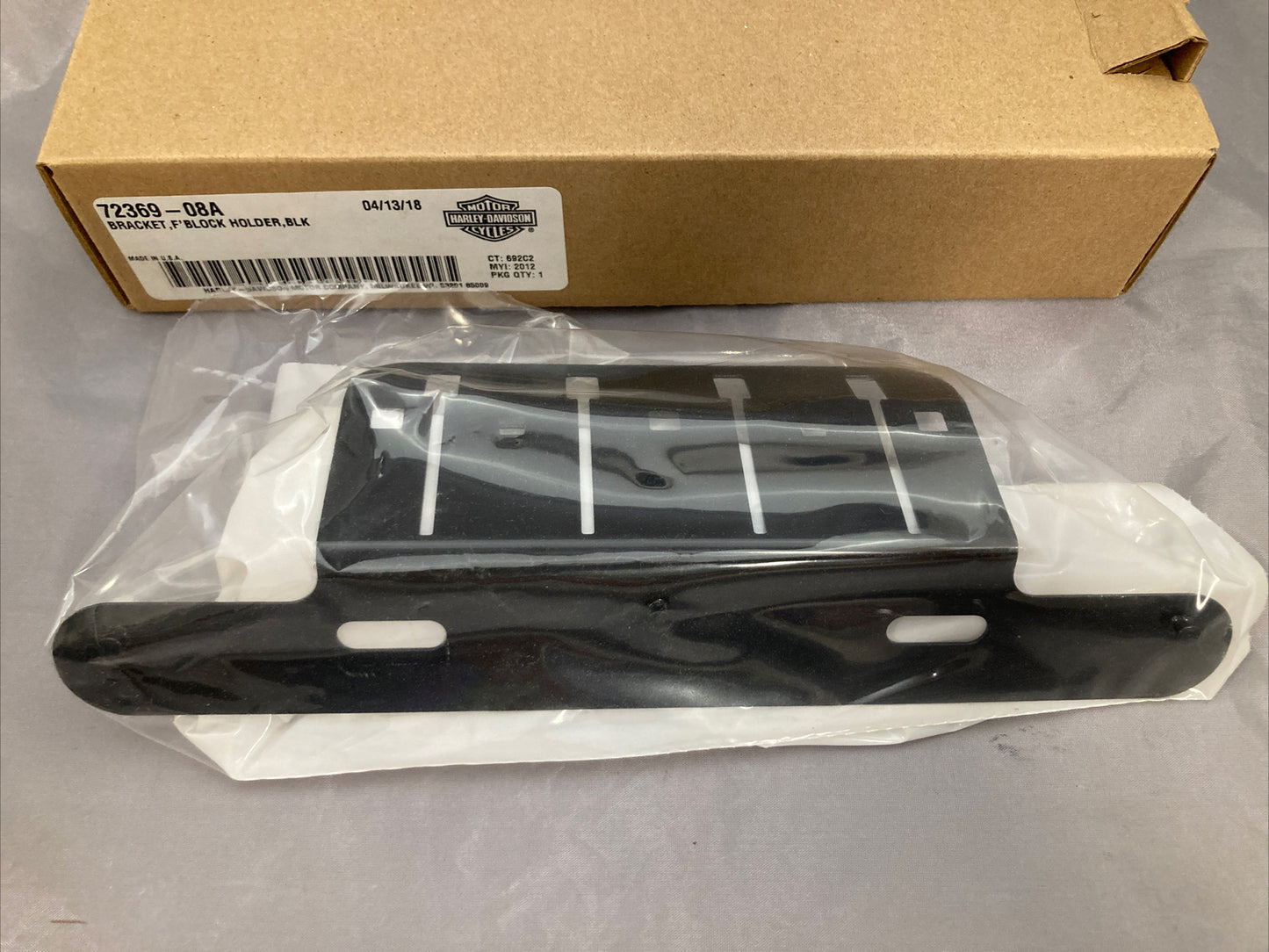 NEW GENUINE HARLEY DAVIDSON 72369-08A BRACKET,F'BLOCK HOLDER,BLK