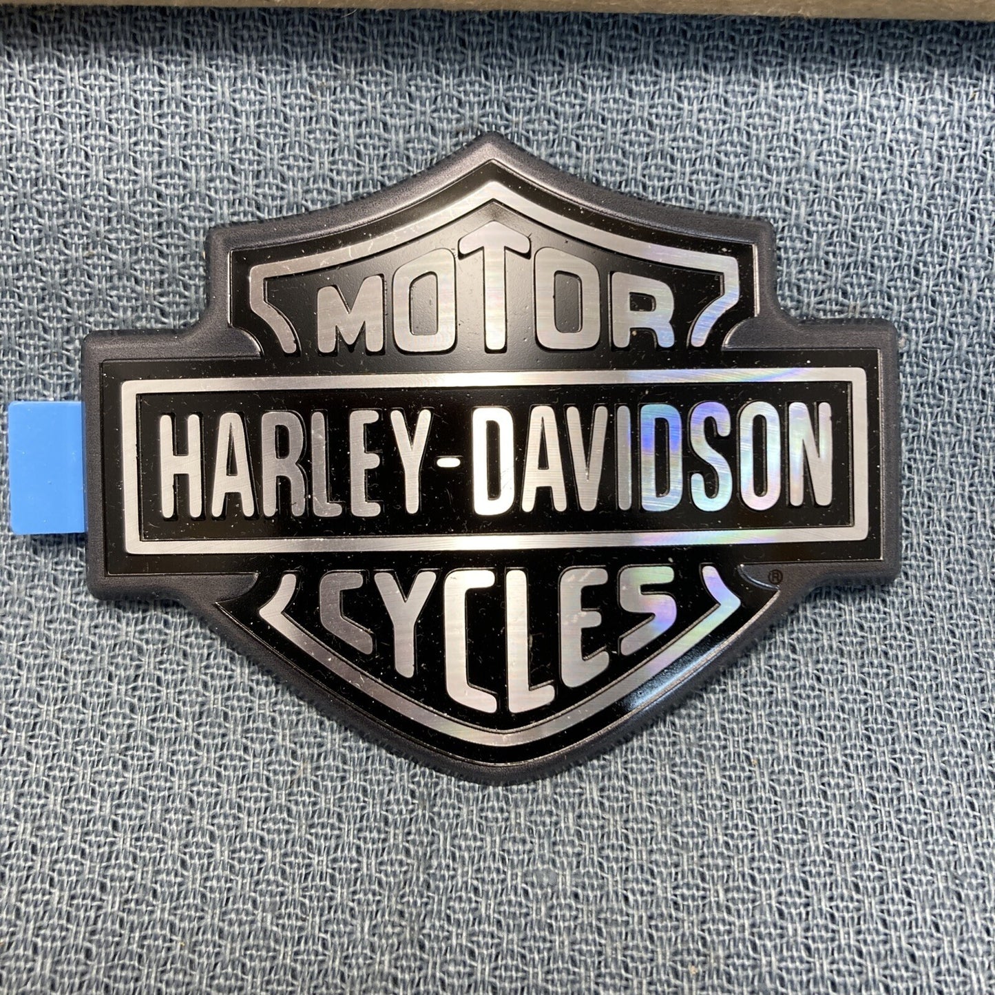 NEW HARLEY DAVIDSON 62265-04 EMBLEM, FUELTANK, RH, SILVER