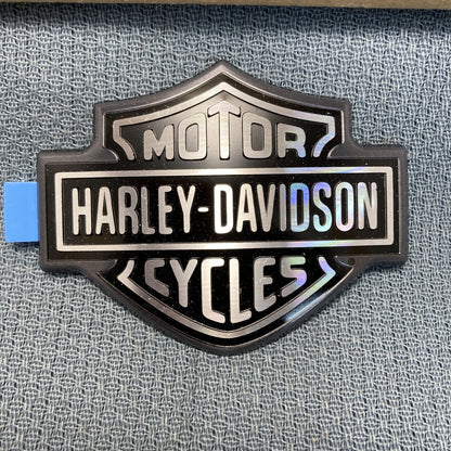 NEW HARLEY DAVIDSON 62265-04 EMBLEM, FUELTANK, RH, SILVER