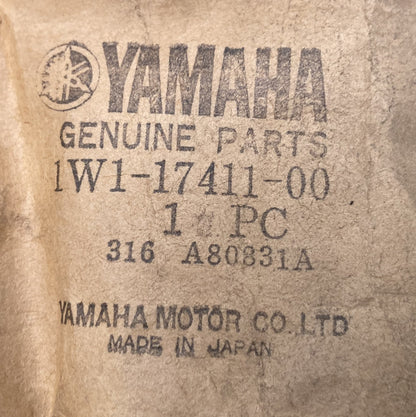 New Genuine Yamaha 1W1-17411-00 Axle, Main