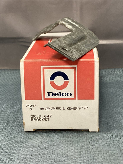 NEW GENUINE ACDELCO/GM 22510677 BRACKET, ELECTRIC ANTENNA LOWER MOUNT GR 9.647