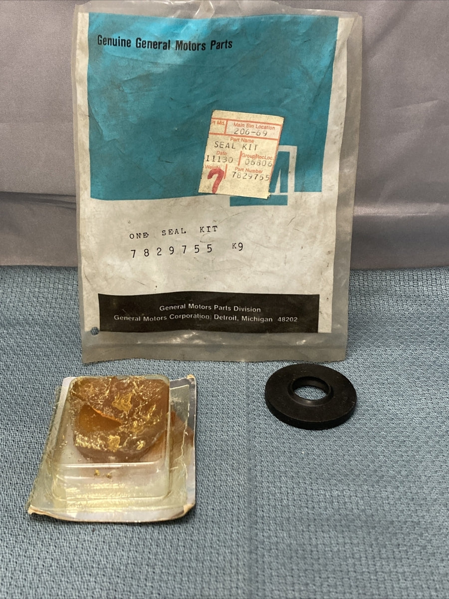 NEW GENUINE GM 7829755 STEERING GEAR SEAL KIT