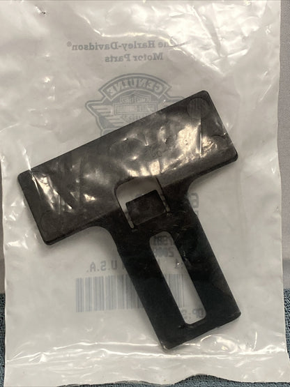 NEW GENUINE HARLEY DAVIDSON 60226-08 BRACKET, REFLECTOR