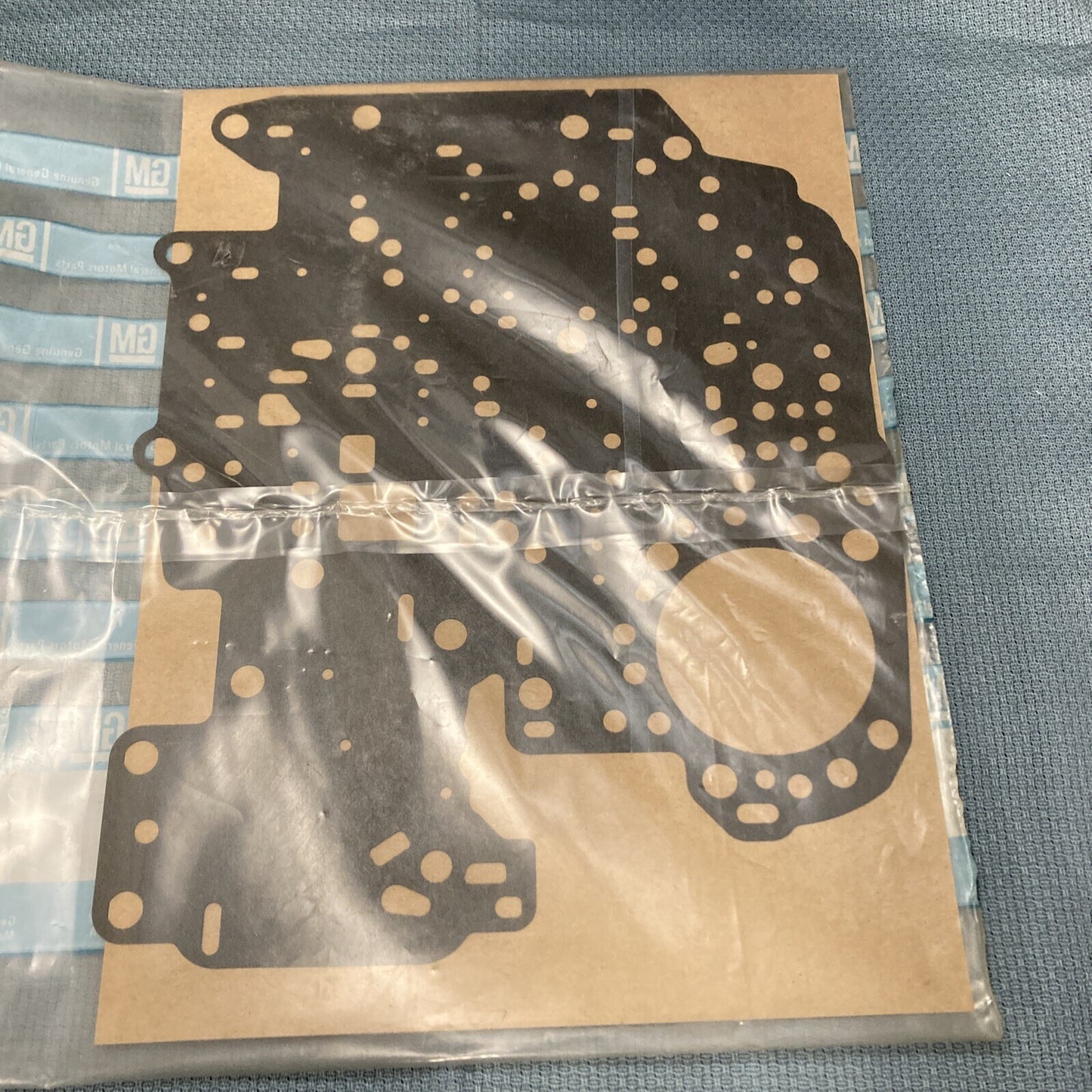 NEW GENUINE GM 8641421 GASKET, LOWER VALVE BODY W/LOCK UP GR 4.265