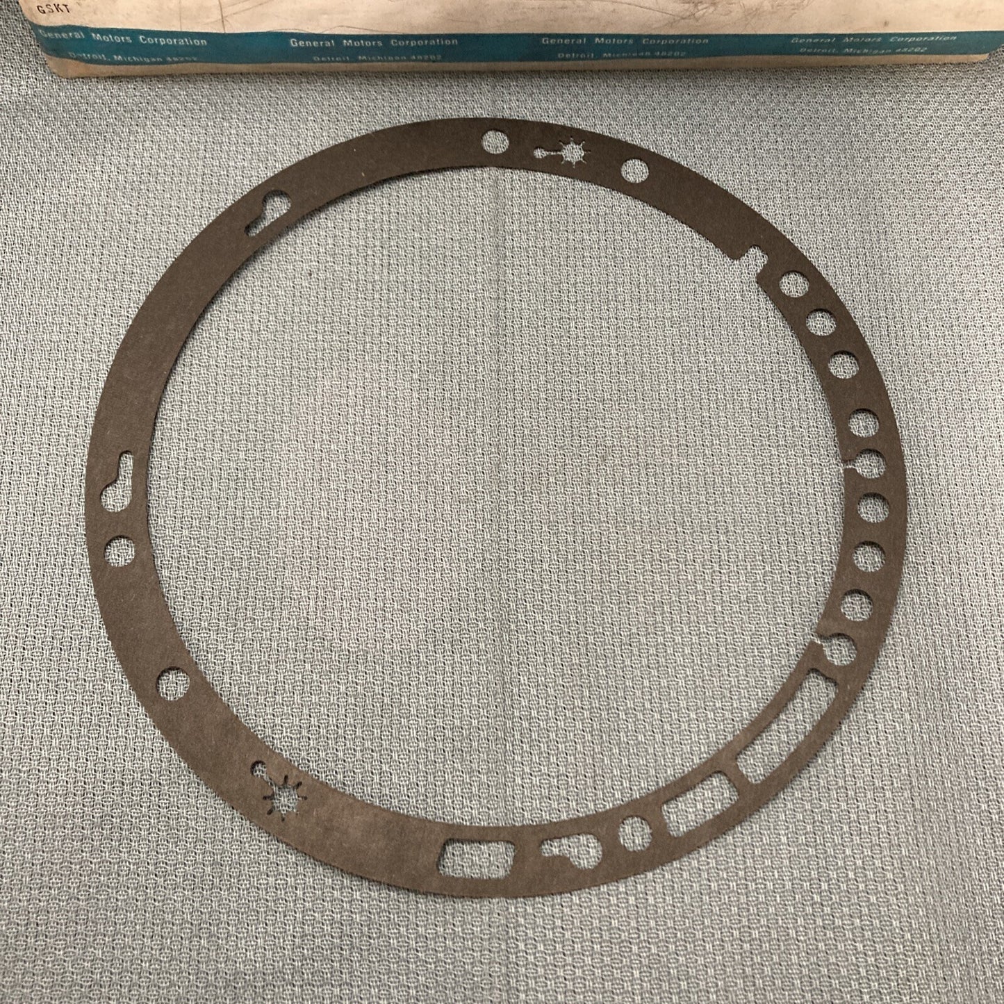 NEW GENUINE GM 8640671 GASKET, OIL PUMP GR 4.226