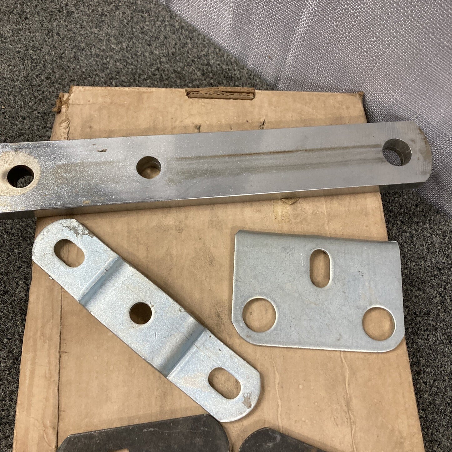 NEW GENUINE GM 994268 TRAILER HITCH W/ 1-7/8" BALL CHEVY (EXC. S.W.) GR 7.068