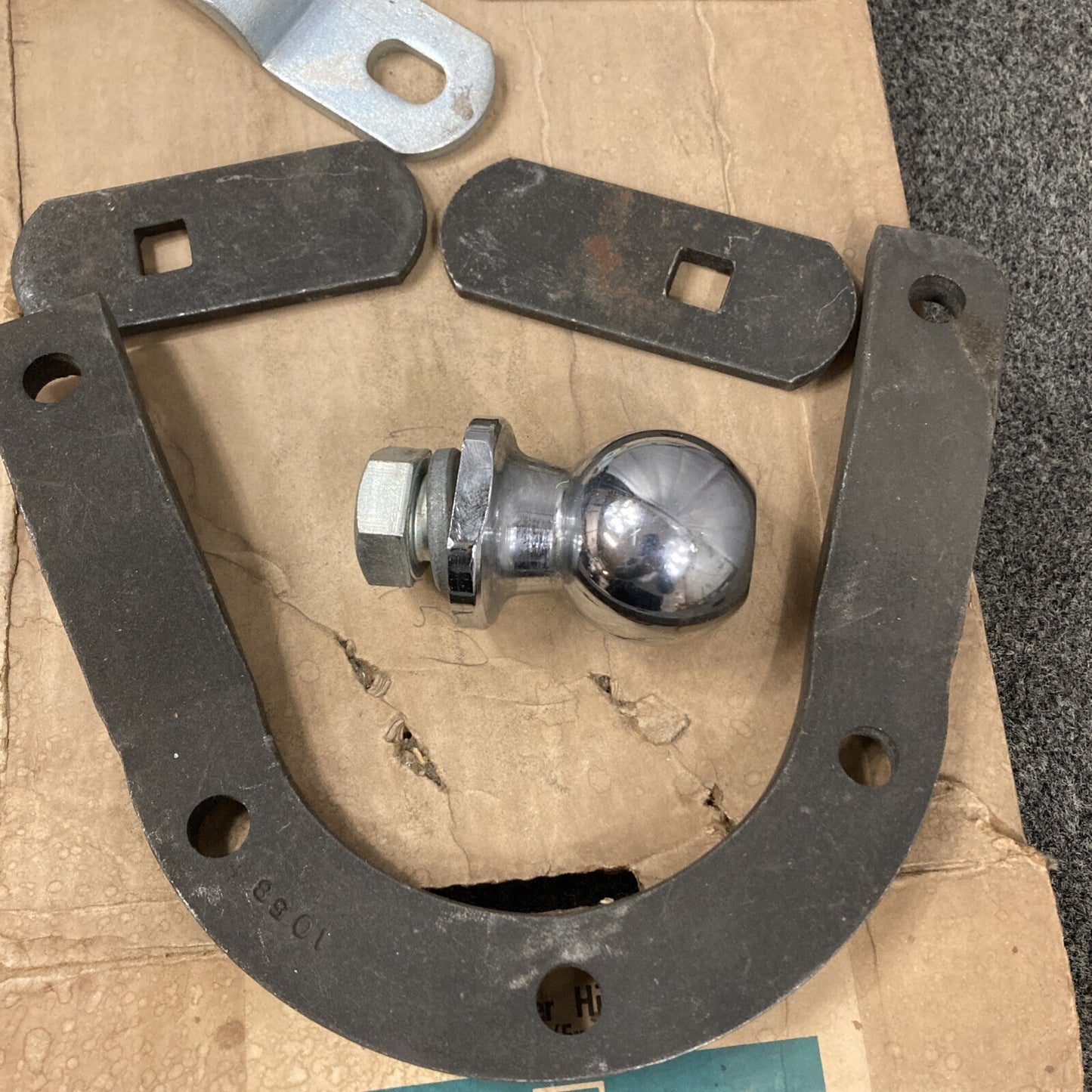 NEW GENUINE GM 994268 TRAILER HITCH W/ 1-7/8" BALL CHEVY (EXC. S.W.) GR 7.068