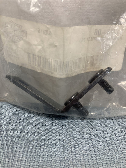 NEW GENUINE HARLEY DAVIDSON 51715-06 BRACKET BACKREST PAD