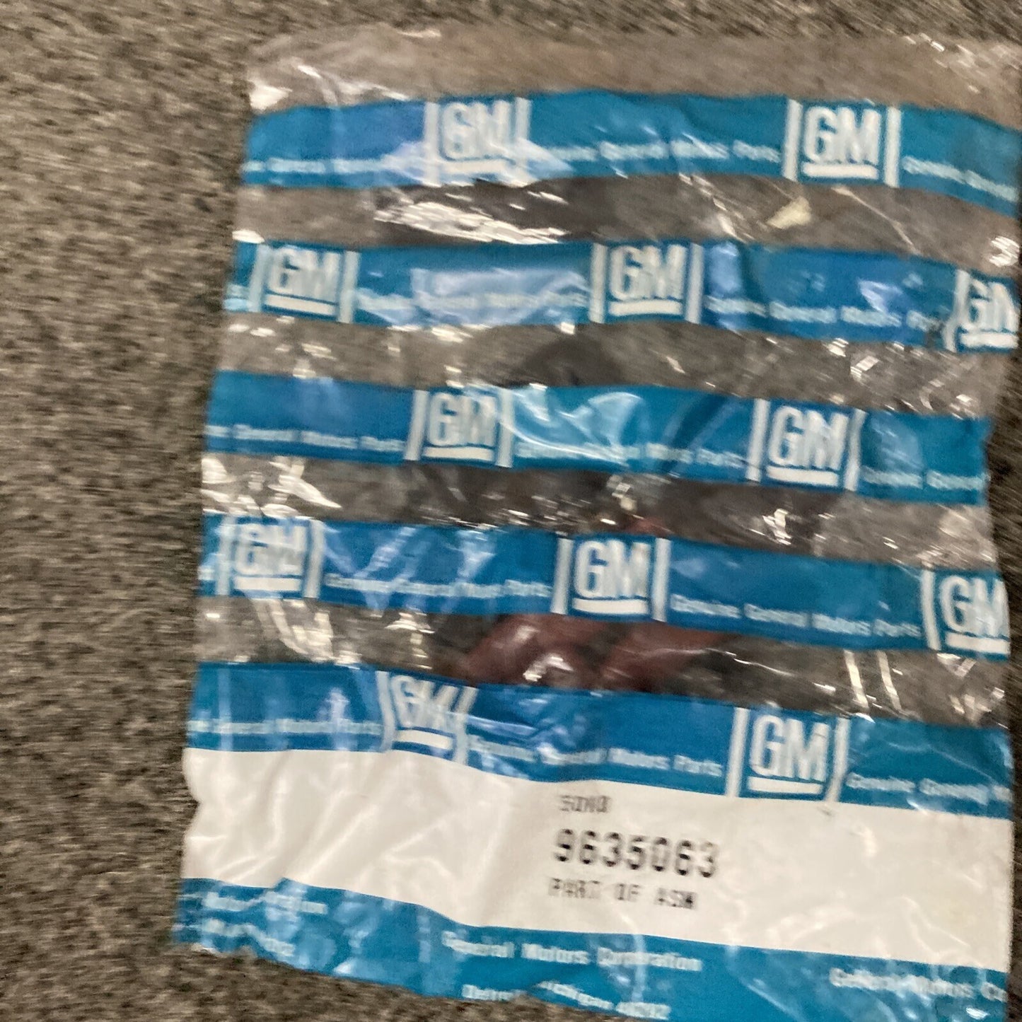 NEW GENUINE GM 9635063 MOLDING KIT, LOWER RH DOOR GR 12.112