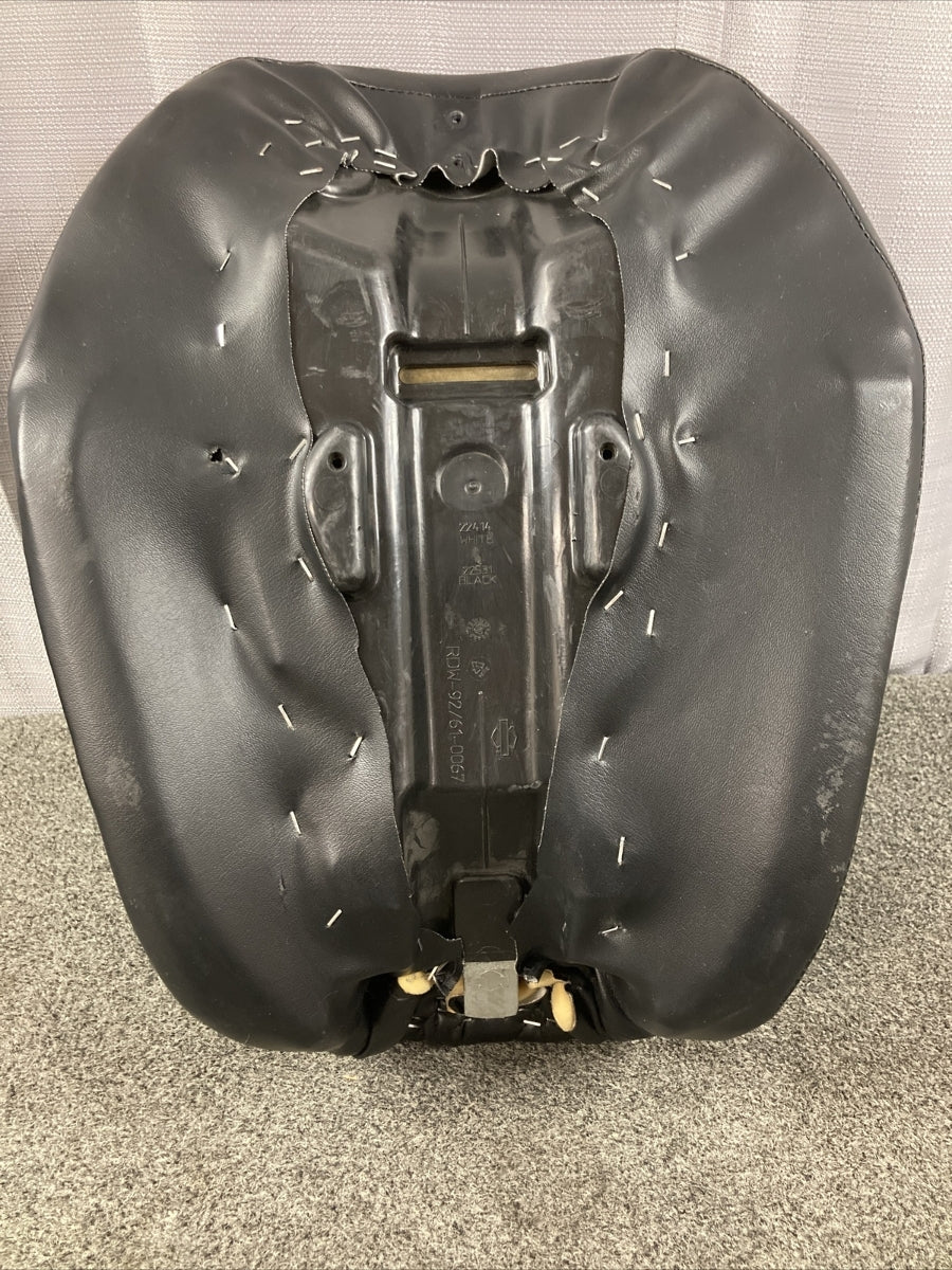 GENUINE HARLEY DAVIDSON RDW-92/61-0067 22531 SOLO SEAT DIAMOND STITCH DYNA