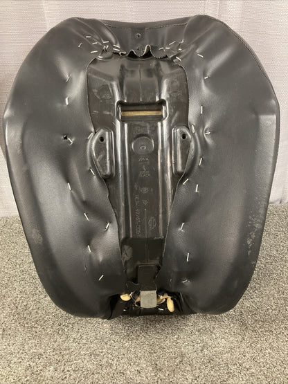 GENUINE HARLEY DAVIDSON RDW-92/61-0067 22531 SOLO SEAT DIAMOND STITCH DYNA