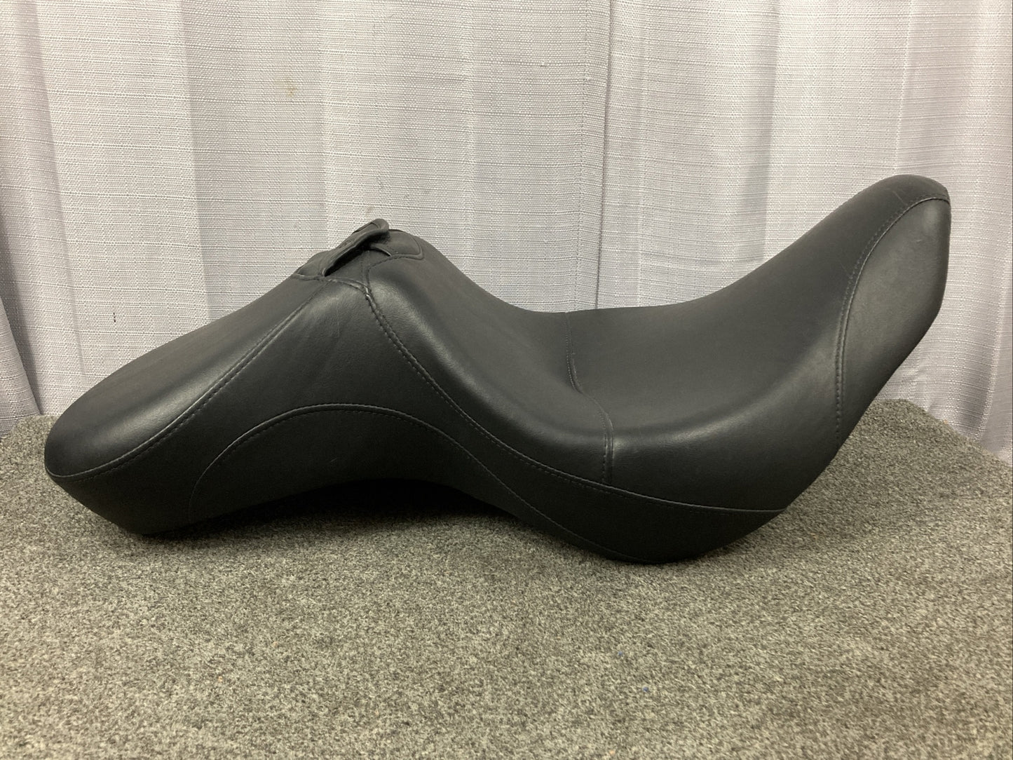 GENUINE HARLEY DAVIDSON RDW-92/61-0067 DUAL SEAT W/BACKREST OPTION