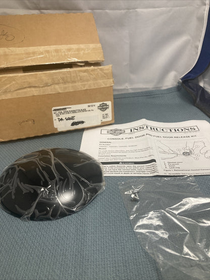 NEW GENUINE HARLEY DAVIDSON 70900465 KIT-FUEL DOOR, PUSH BUTTON, BLACK