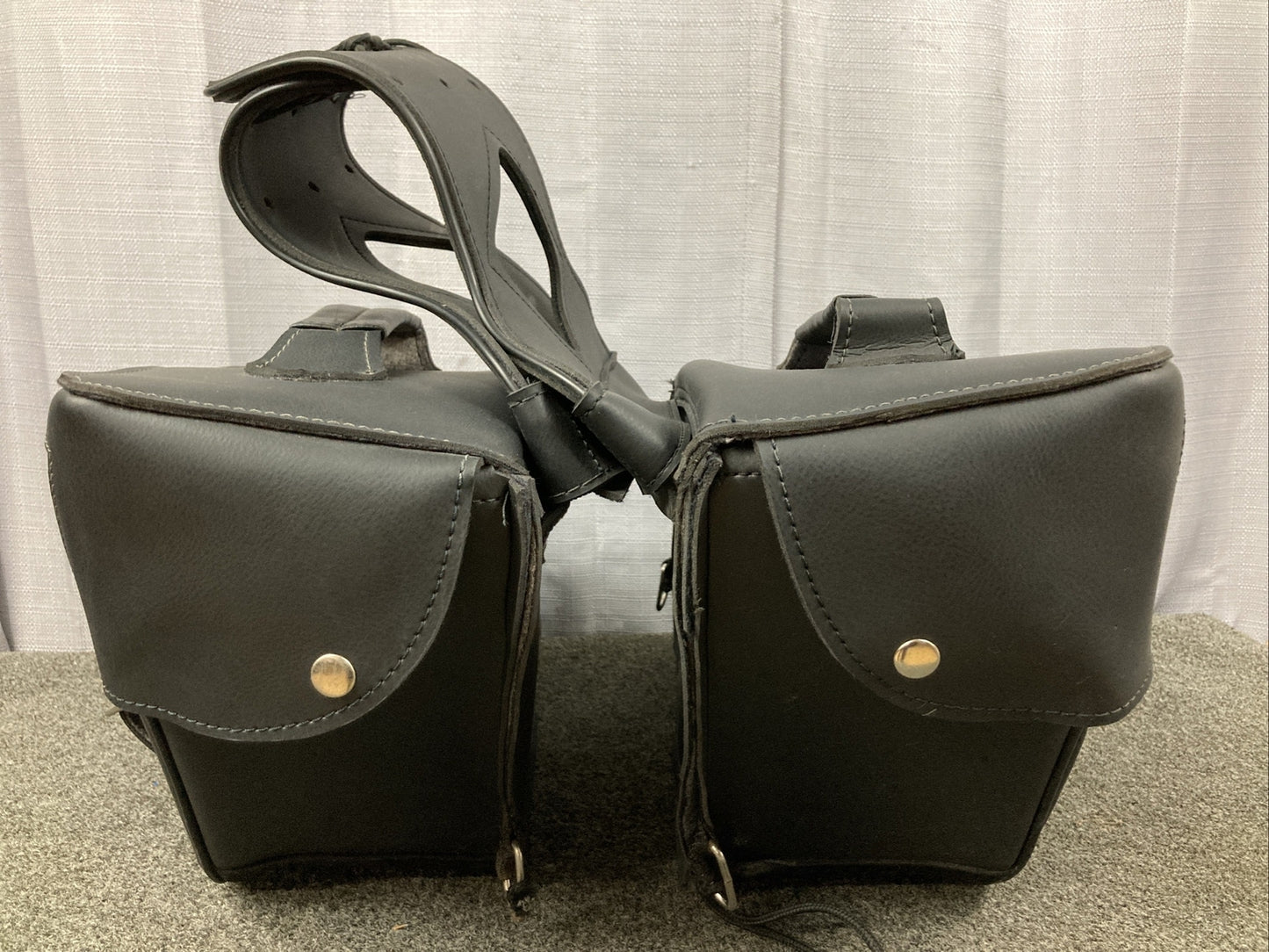 HOT LEATHERS BLACK MEDIUM ZIP-OFF PVC SLANTED THROW OVER MOTORCYCLE SADDLEBAGS