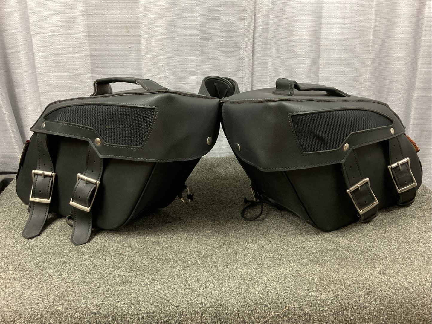HOT LEATHERS BLACK MEDIUM ZIP-OFF PVC SLANTED THROW OVER MOTORCYCLE SADDLEBAGS