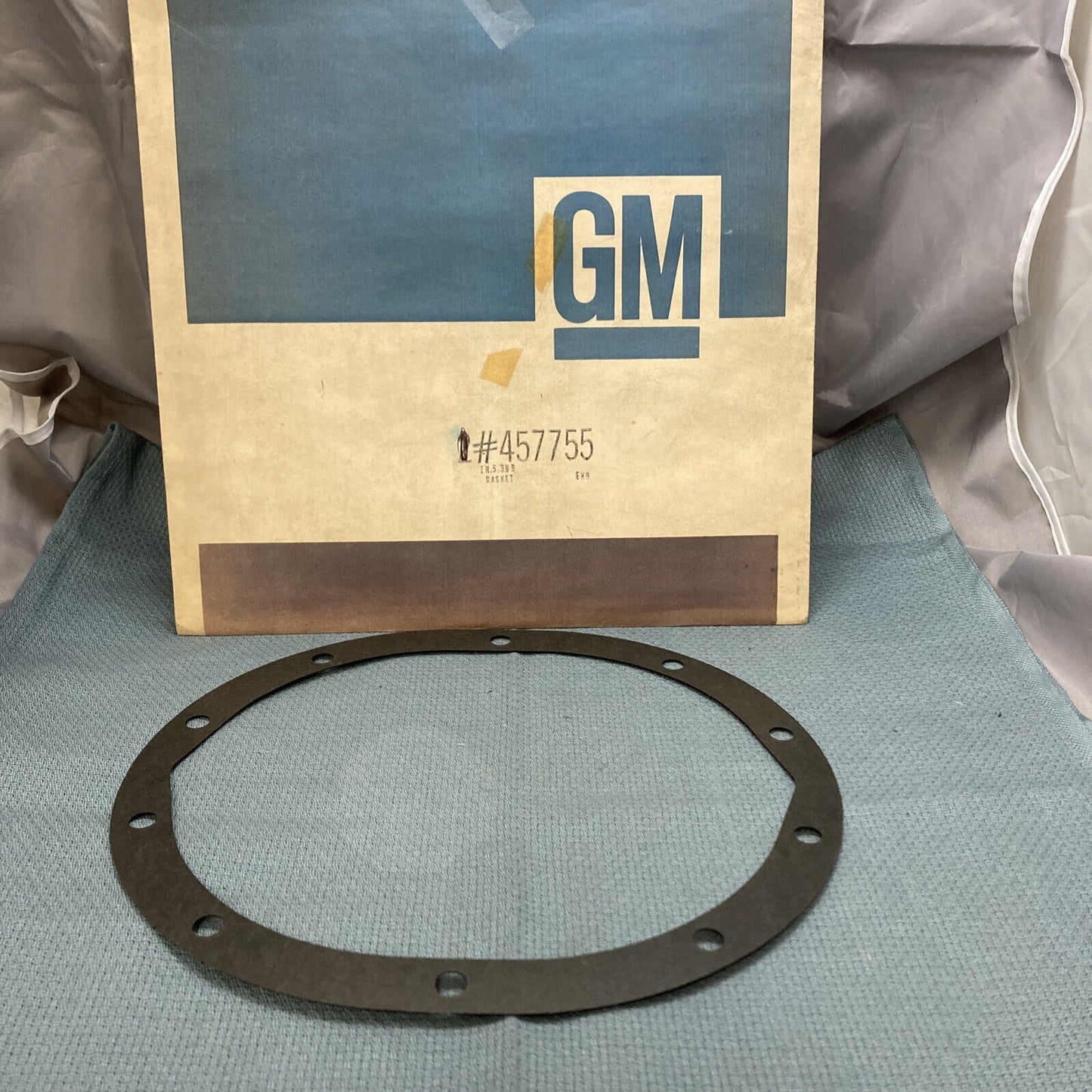 NEW GENUINE GM 457755 GASKET, REAR AXLE HOUSING COVER GR 5.399