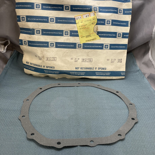 NEW GENUINE GM 1612363 GASKET, DIFFERENTIAL CARRIER COVER GR 5.399