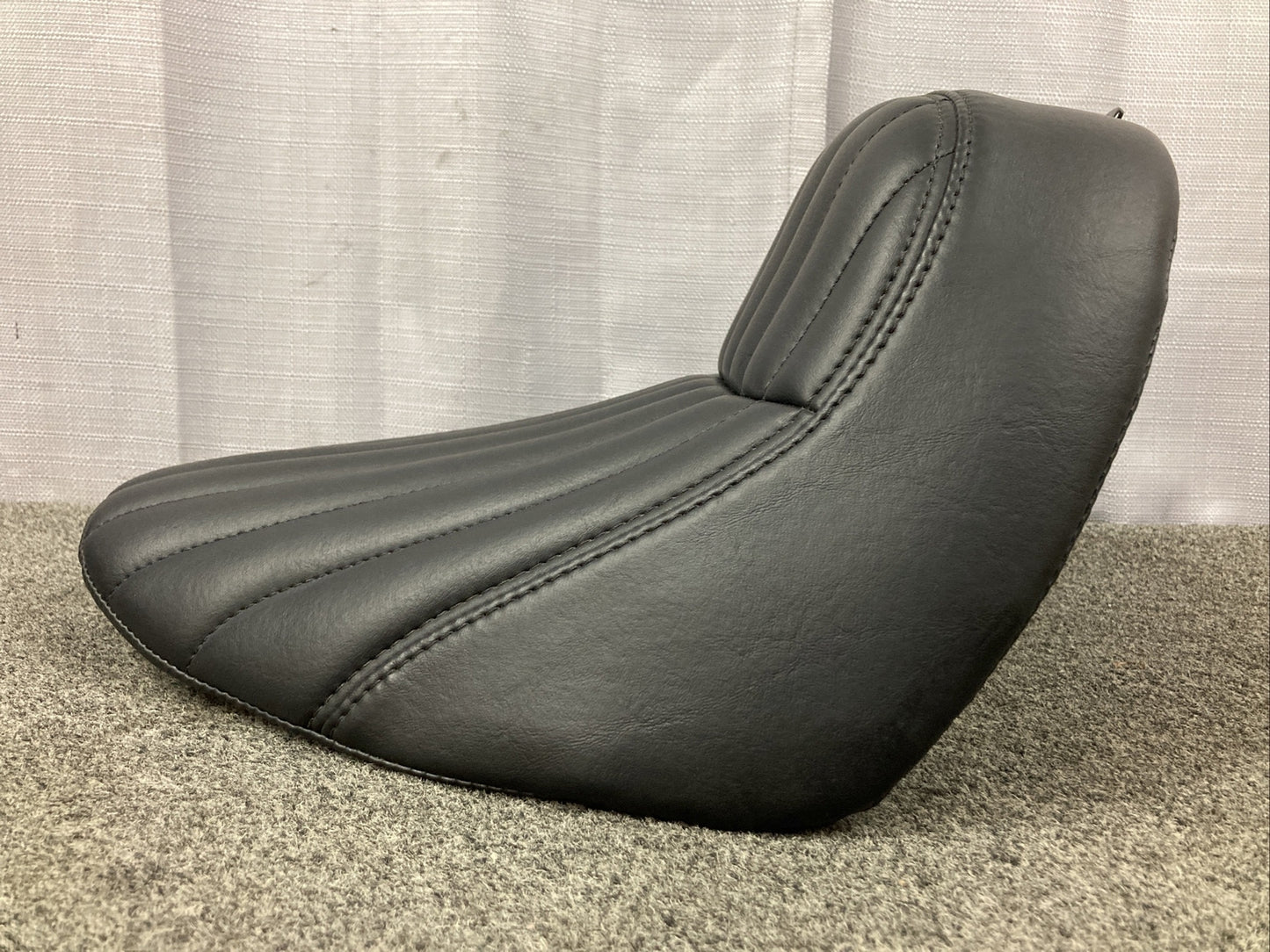 NEW GENUINE HARLEY DAVIDSON 52000264 SEAT,RDR/FULL,CR RIBBED SOLO SEAT BLACK