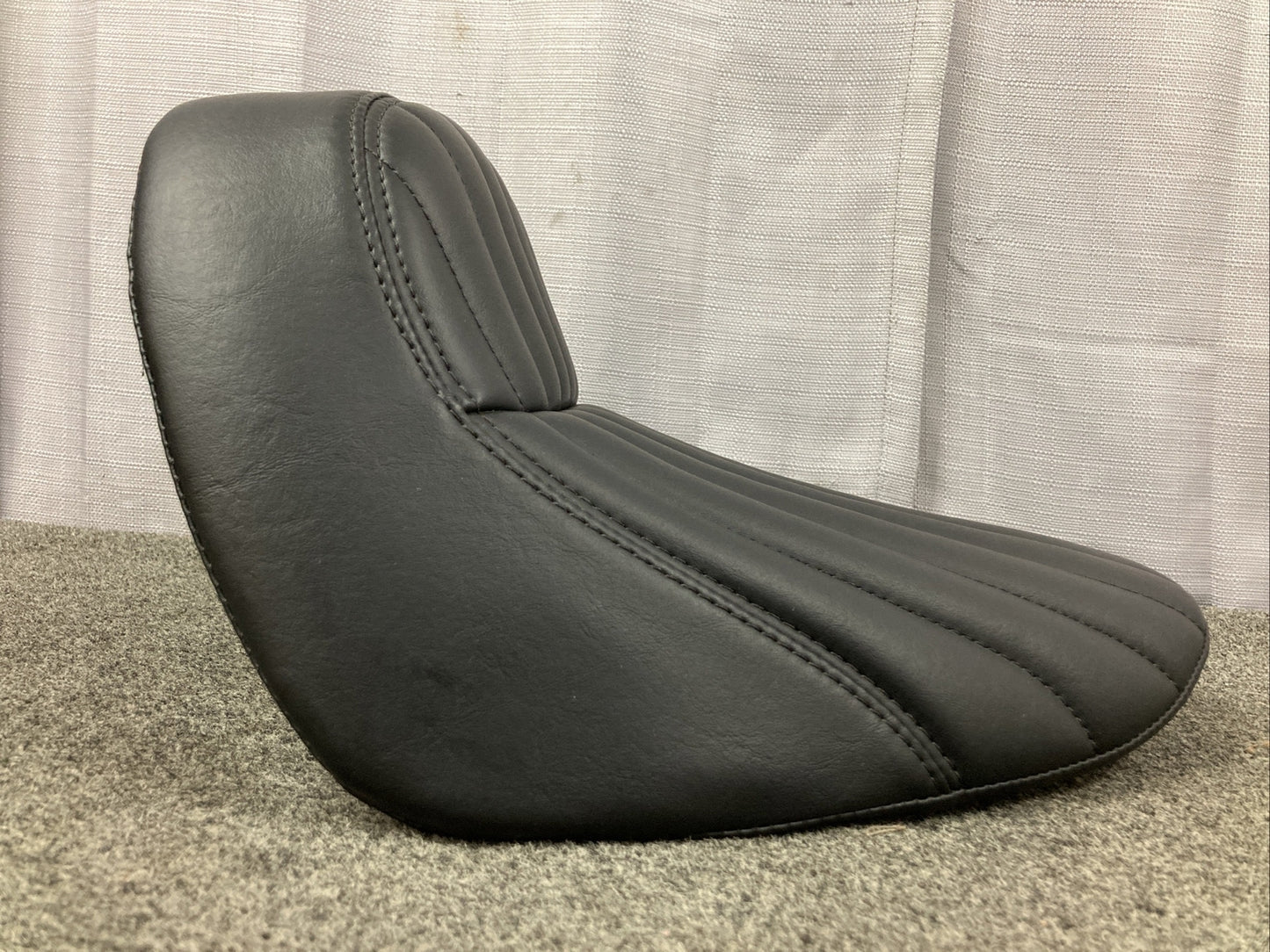 NEW GENUINE HARLEY DAVIDSON 52000264 SEAT,RDR/FULL,CR RIBBED SOLO SEAT BLACK