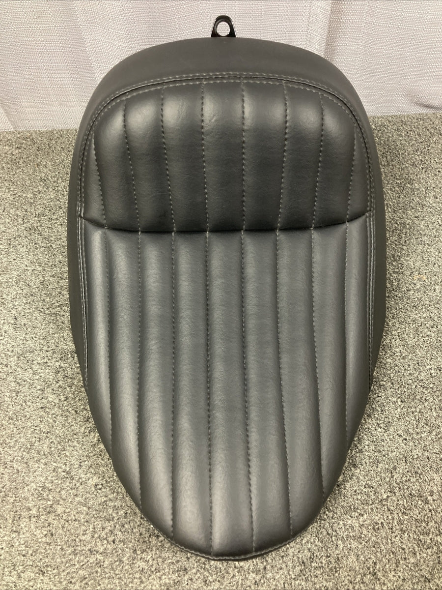 NEW GENUINE HARLEY DAVIDSON 52000264 SEAT,RDR/FULL,CR RIBBED SOLO SEAT BLACK