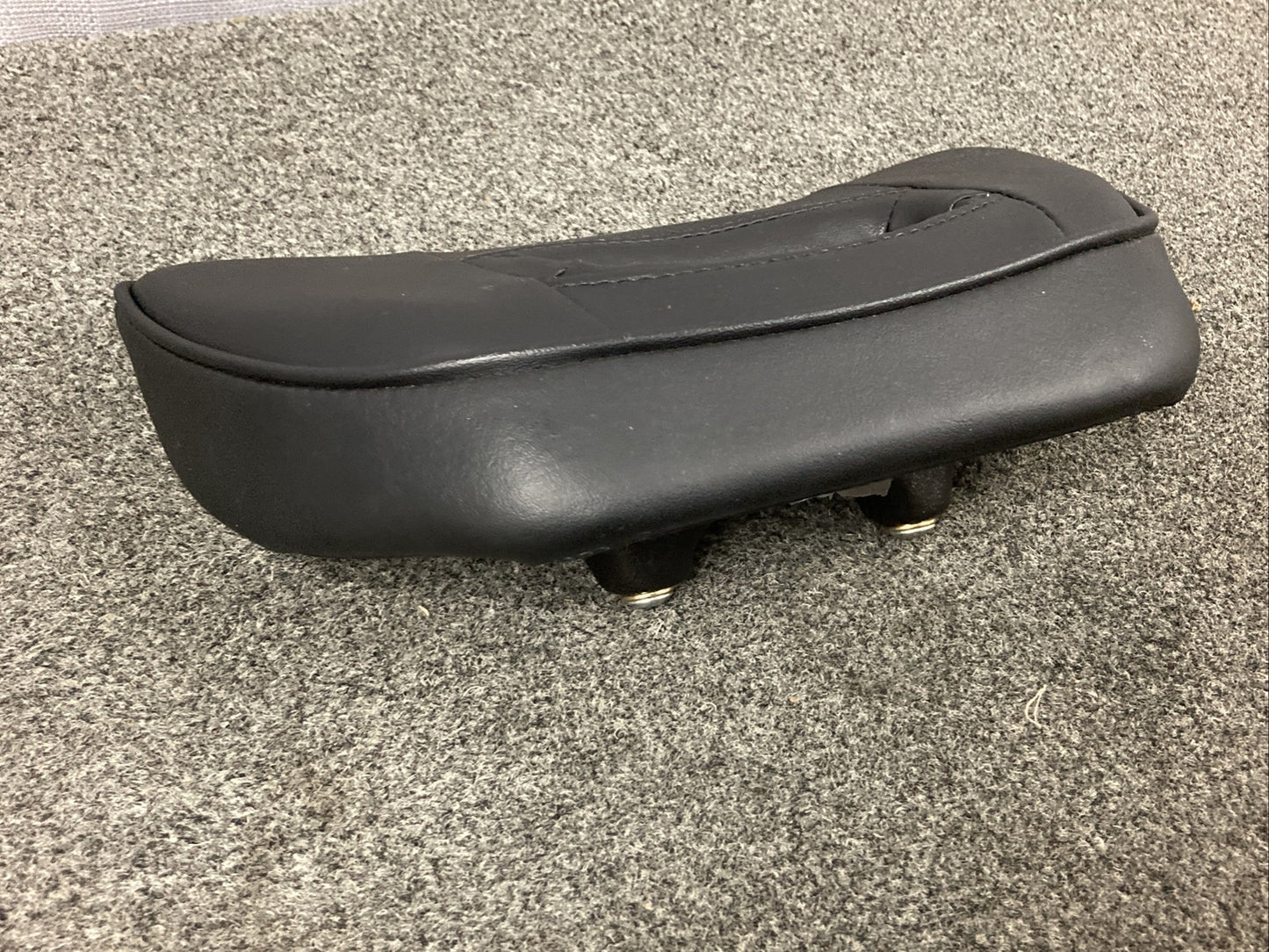 NEW GENUINE HARLEY DAVIDSON 52000154 SEAT LUMBAR PAD, FXDL