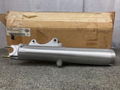 NEW GENUINE HARLEY DAVIDSON 45863-84 FORK FRONT RH CASE COMPLETE