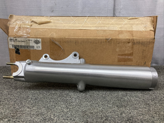 NEW GENUINE HARLEY DAVIDSON 45863-84 FORK FRONT RH CASE COMPLETE