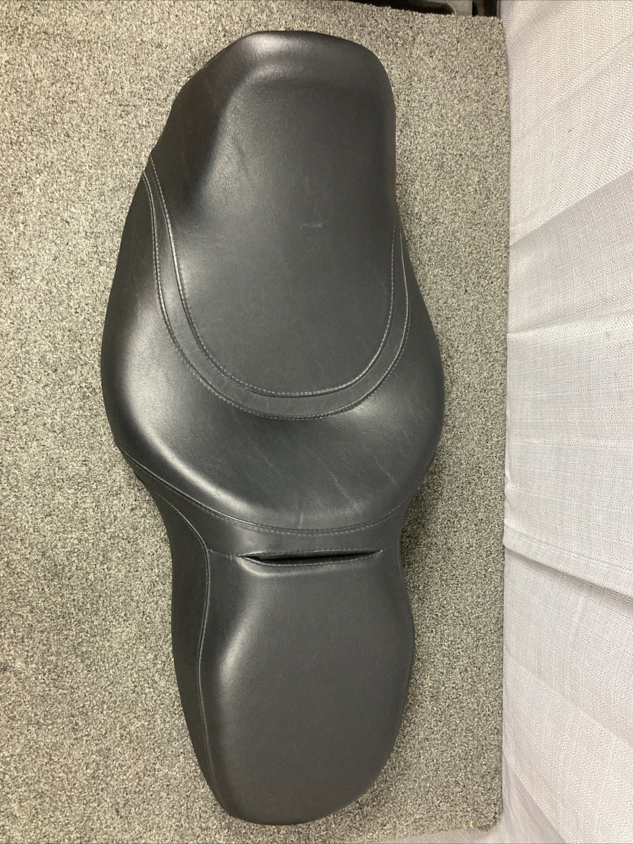 NEW GENUINE HARLEY DAVIDSON RDW-92/61-0067 LOW PROFILE DUAL SEAT W/ BACKREST OPT