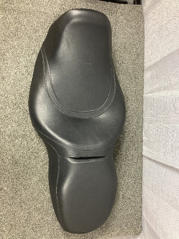 NEW GENUINE HARLEY DAVIDSON RDW-92/61-0067 LOW PROFILE DUAL SEAT W/ BACKREST OPT