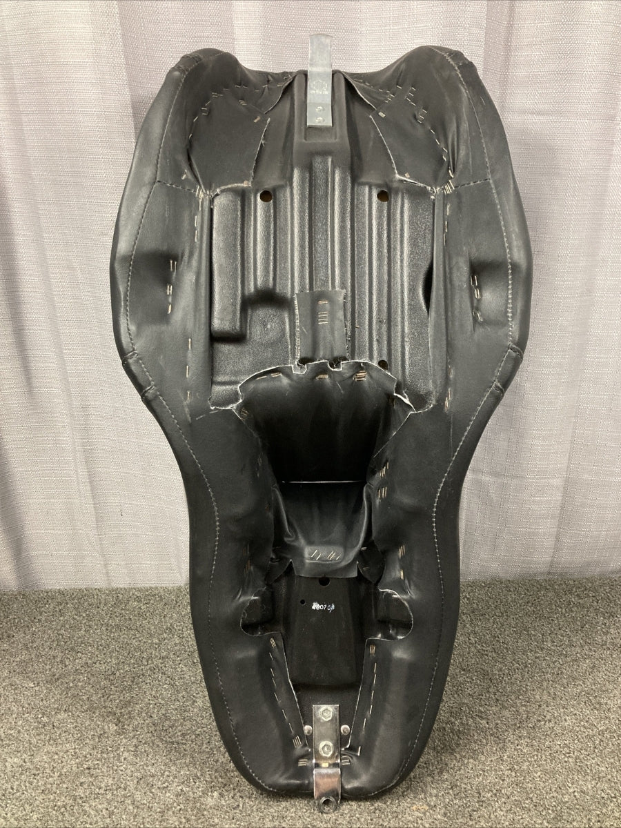 NEW GENUINE HARLEY DAVIDSON RDW-92/61-0067 LOW PROFILE DUAL SEAT W/ BACKREST OPT