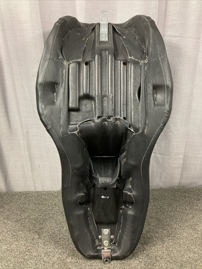 NEW GENUINE HARLEY DAVIDSON RDW-92/61-0067 LOW PROFILE DUAL SEAT W/ BACKREST OPT