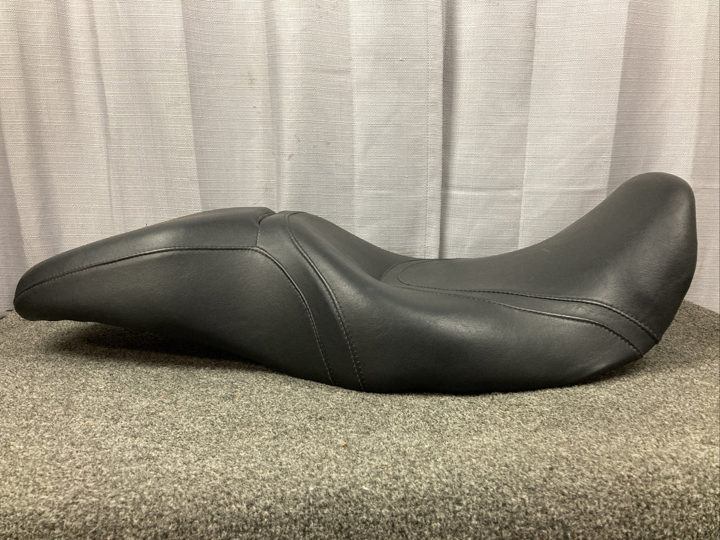 NEW GENUINE HARLEY DAVIDSON RDW-92/61-0067 LOW PROFILE DUAL SEAT W/ BACKREST OPT