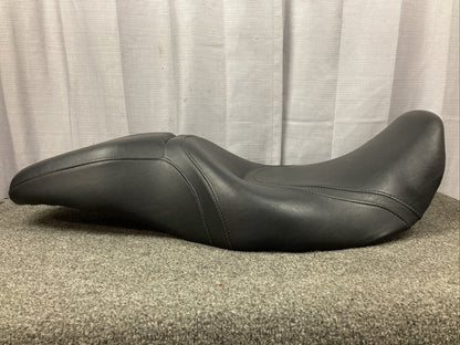 NEW GENUINE HARLEY DAVIDSON RDW-92/61-0067 LOW PROFILE DUAL SEAT W/ BACKREST OPT