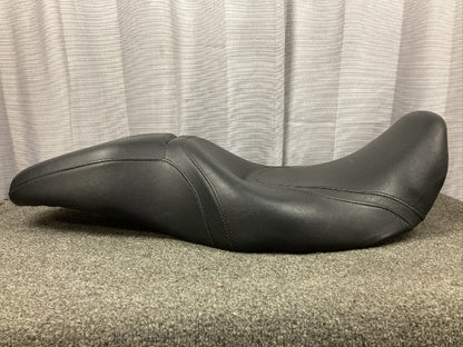 NEW GENUINE HARLEY DAVIDSON RDW-92/61-0067 LOW PROFILE DUAL SEAT W/ BACKREST OPT
