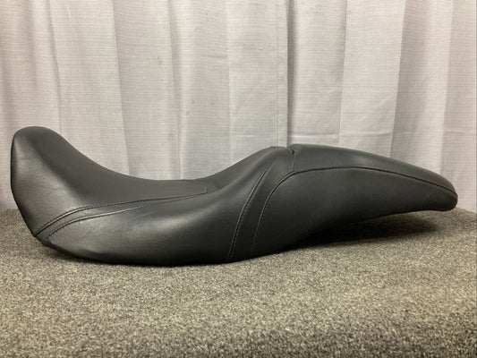 NEW GENUINE HARLEY DAVIDSON RDW-92/61-0067 LOW PROFILE DUAL SEAT W/ BACKREST OPT