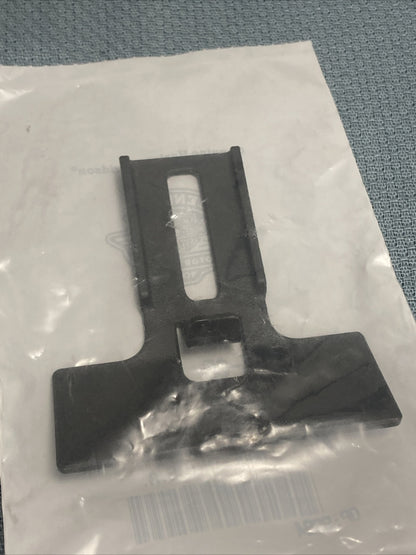 NEW GENUINE HARLEY DAVIDSON 60226-08 BRACKET, REFLECTOR/D-OM