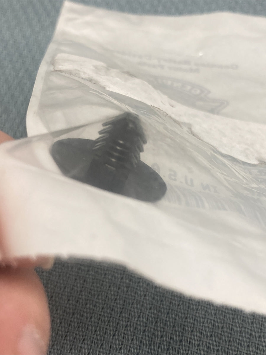 NEW GENUINE HARLEY DAVIDSON 12600068 CLIP, RETAINER