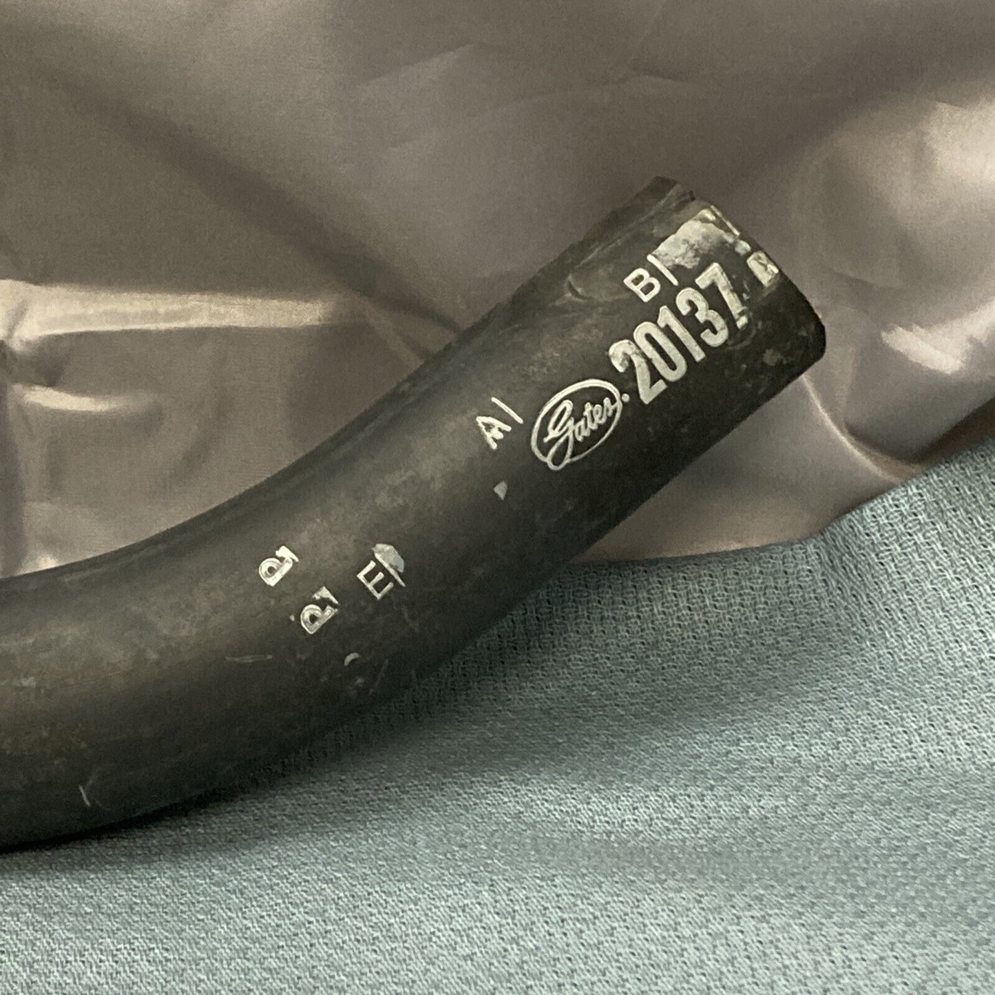 NEW GENUINE GATES 20137 MOLDED COOLANT HOSE