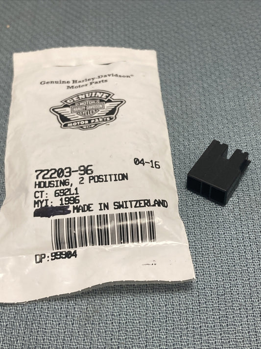 NEW GENUINE HARLEY DAVIDSON 72203-96 HOUSING, 2 POSITION