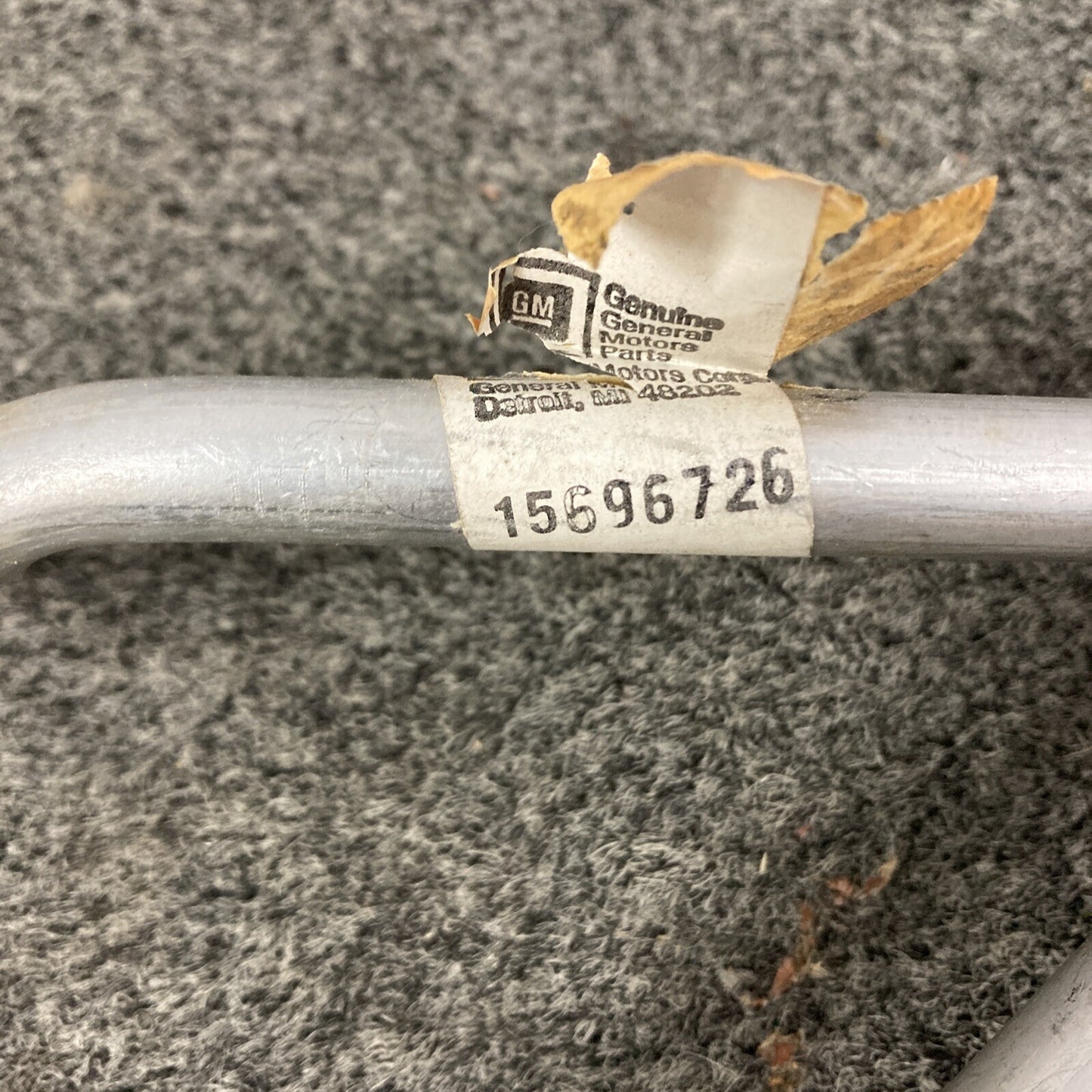 NEW GENUINE GM 15696726 HOSE ASM, ENGINE OIL COOLER GR 1.540