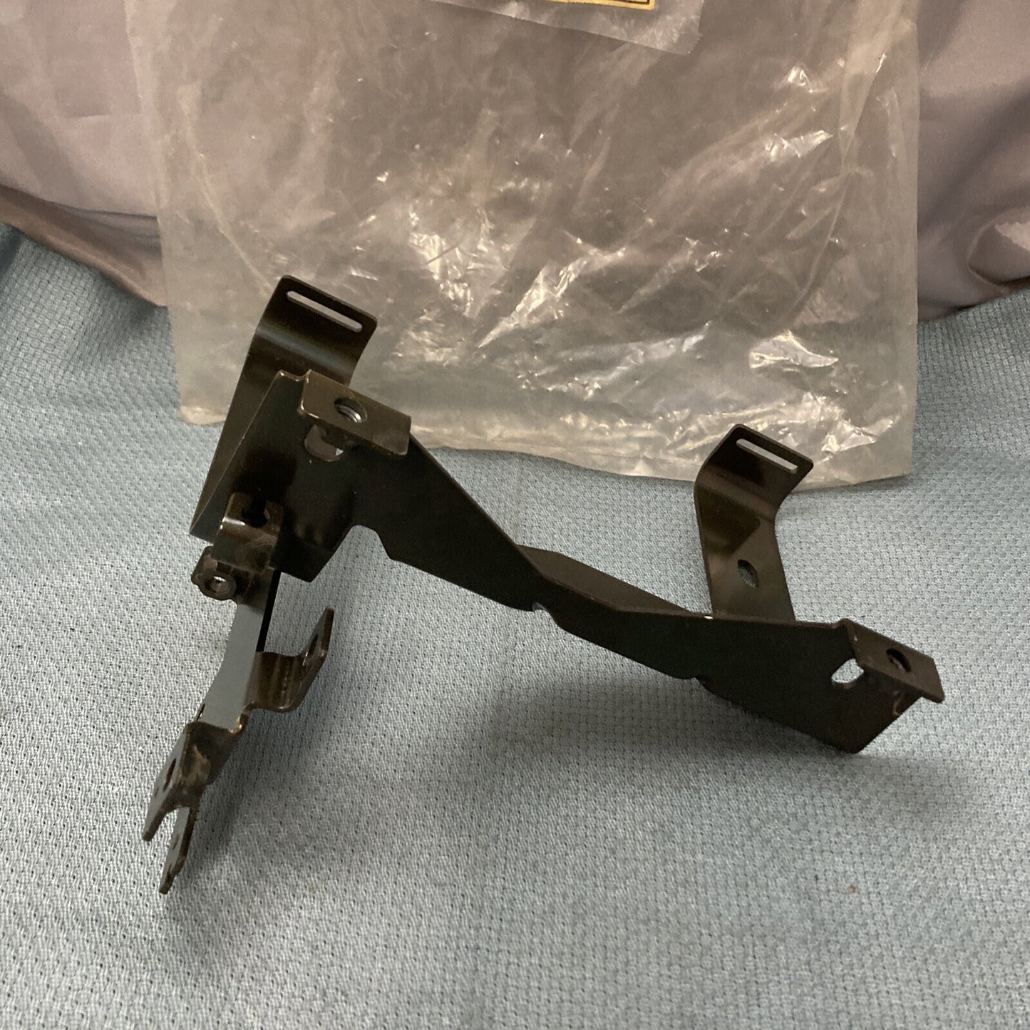 NEW WISCONSIN ROBIN 226-62001-01 FUEL TANK BRACKET