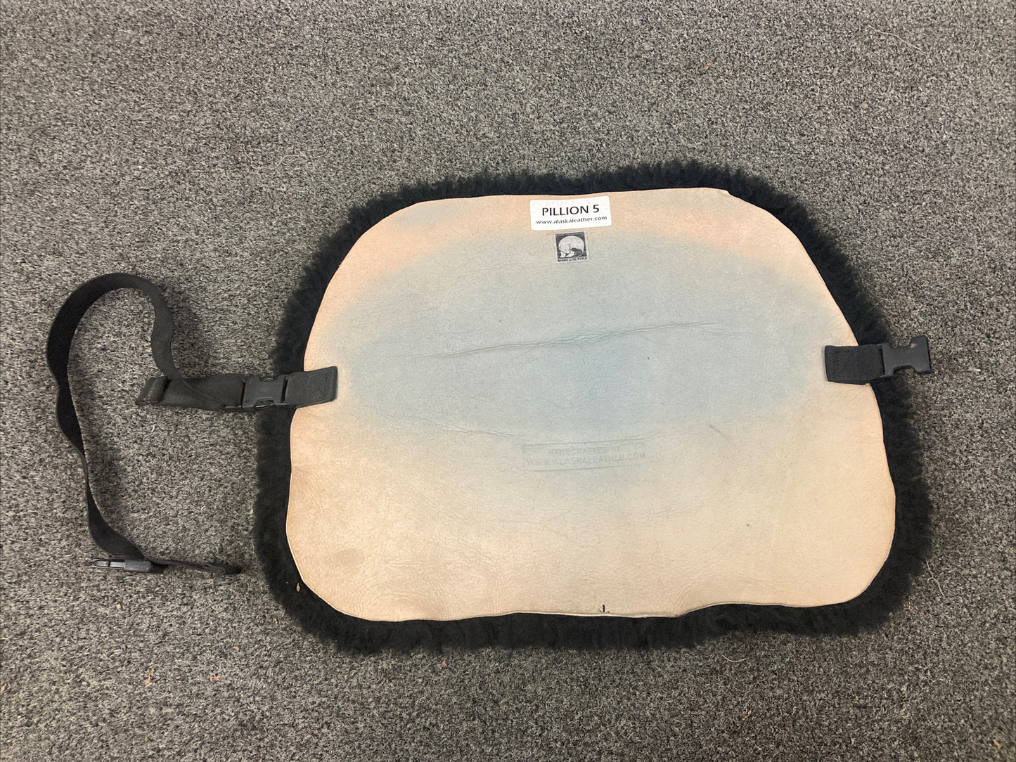 ALASKA LEATHER PILLION 5 SHEEPSKIN BUTTPAD 16" X 13"