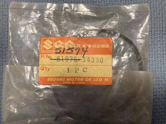 NEW GENIUNE SUZUKI 51574-14330 FRONT FORK BAND