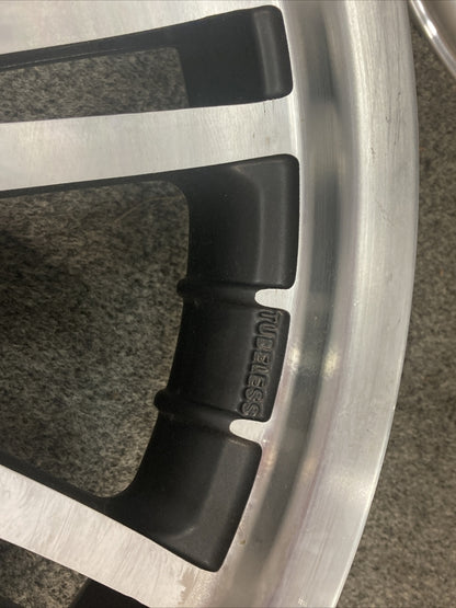 NEW TAKE OFF HARLEY DAVIDSON 83326-09/83327-09 TRIKE FRONT AND REAR WHEELS