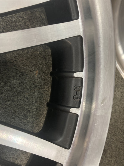 NEW TAKE OFF HARLEY DAVIDSON 83326-09/83327-09 TRIKE FRONT AND REAR WHEELS