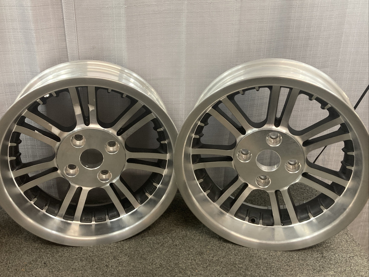 NEW TAKE OFF HARLEY DAVIDSON 83326-09/83327-09 TRIKE FRONT AND REAR WHEELS