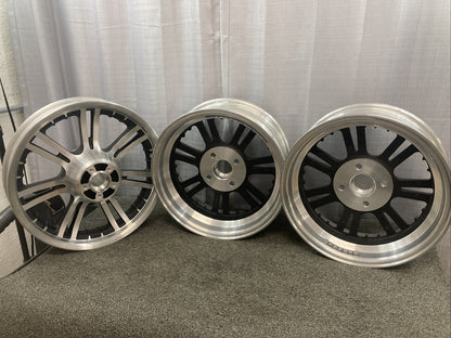 NEW TAKE OFF HARLEY DAVIDSON 83326-09/83327-09 TRIKE FRONT AND REAR WHEELS