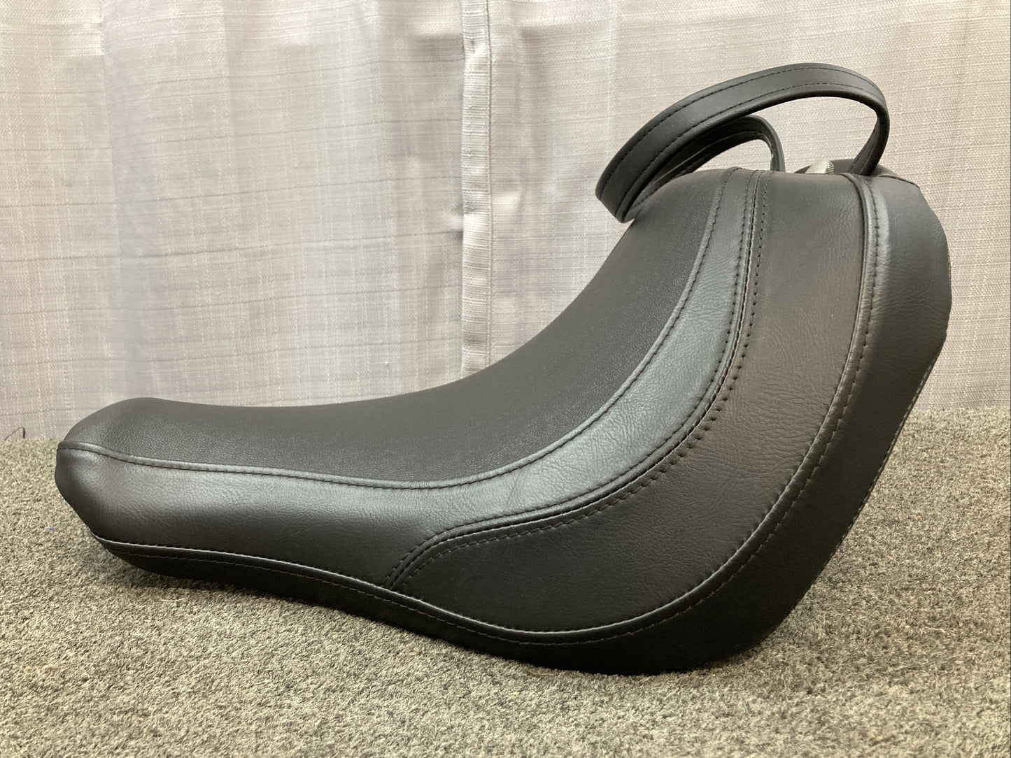 NEW GENUINE HARLEY DAVIDSON 52000333 Sundowner Solo Seat Fat Boy